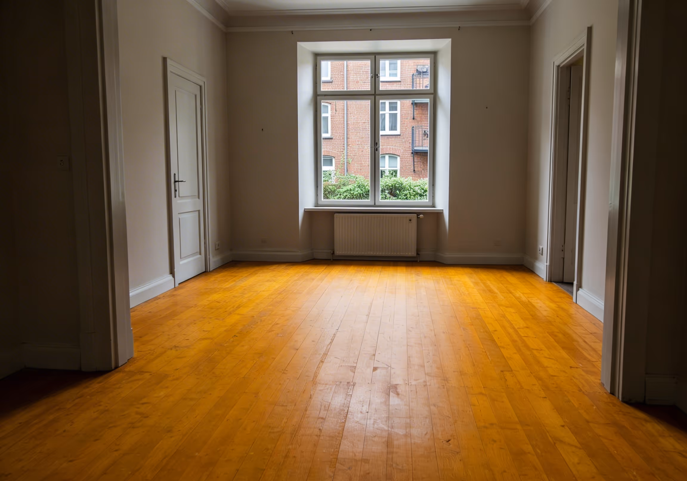 Parkettsanierung im Altbau — frisch geschliffener Dielenboden in Hamburg-Eimsbüttel