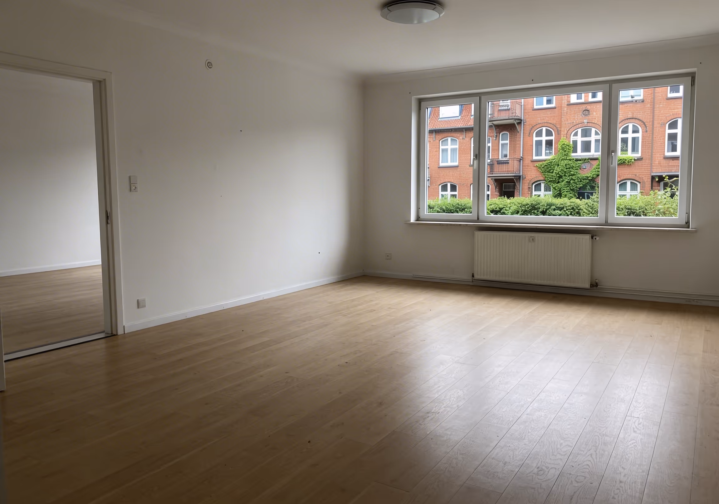 Neuer Laminatboden in Eichenoptik in Hamburger Mietwohnung — Barmbek